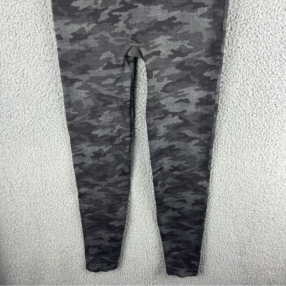Spanx Women’s Look at Me Now Seamless Cropped Sage Camo Leggings Size Large - Picture 8 of 12